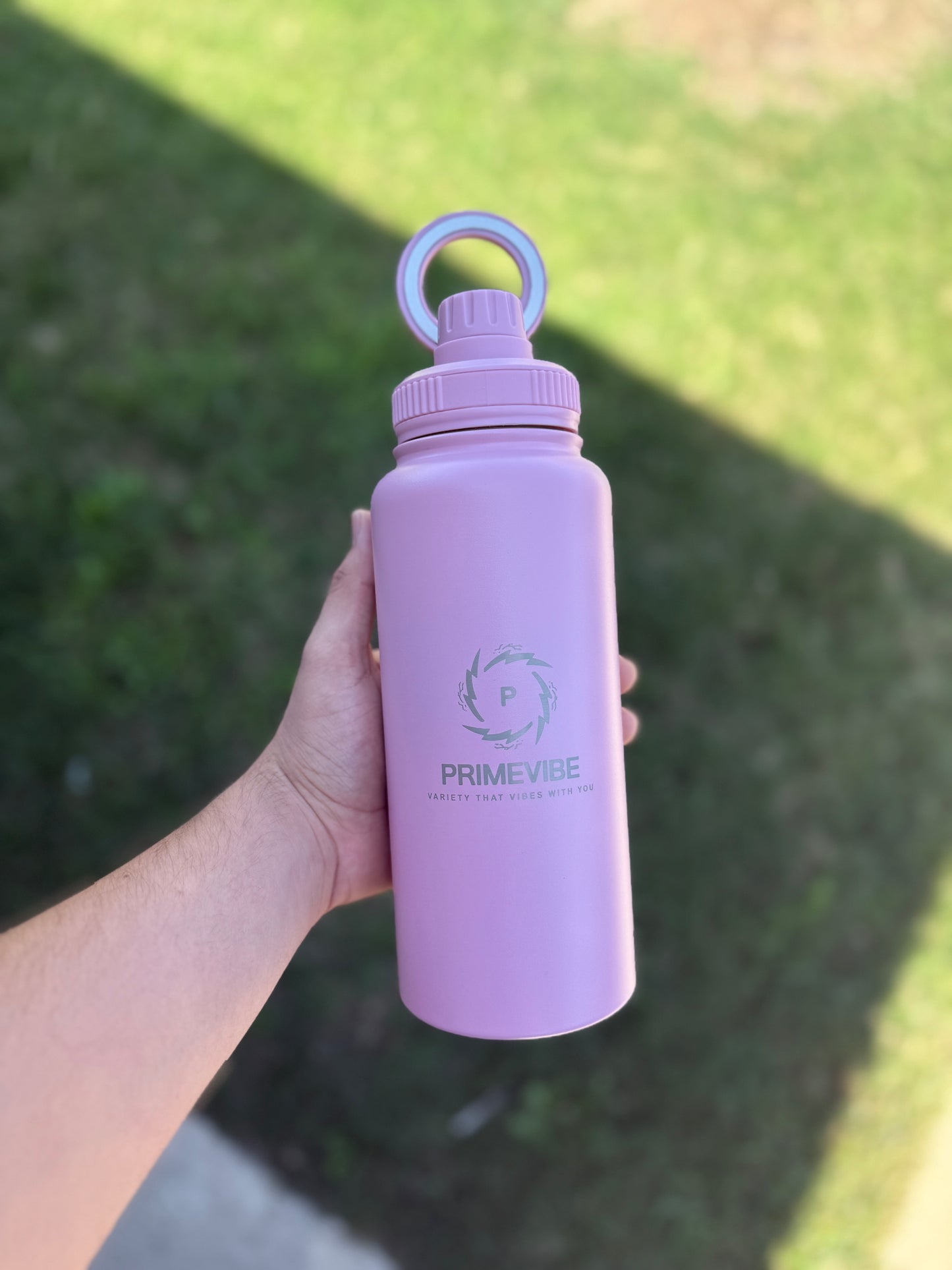 PrimeVibe 32 oz (1 Liter) Magnetic Water Bottle